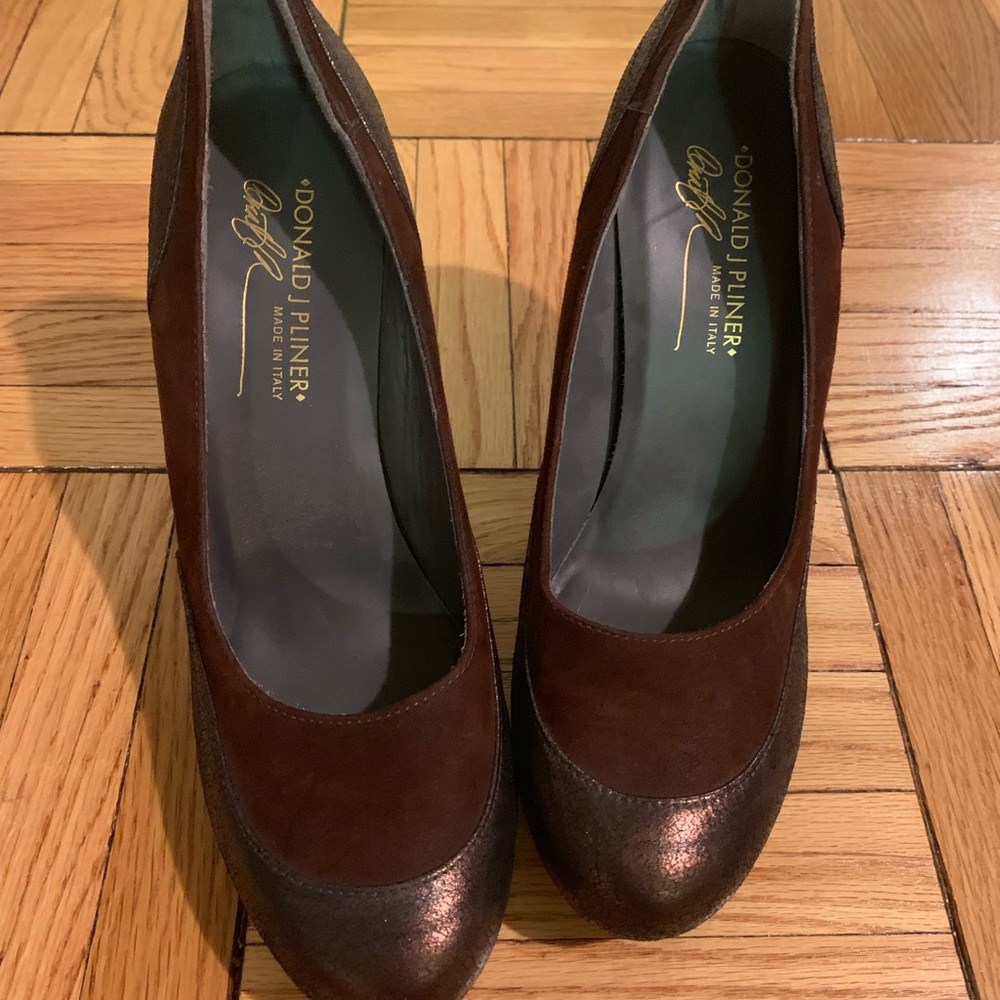 NWOT Donald J. Pliner chocolate brown metallic leather and suede heels